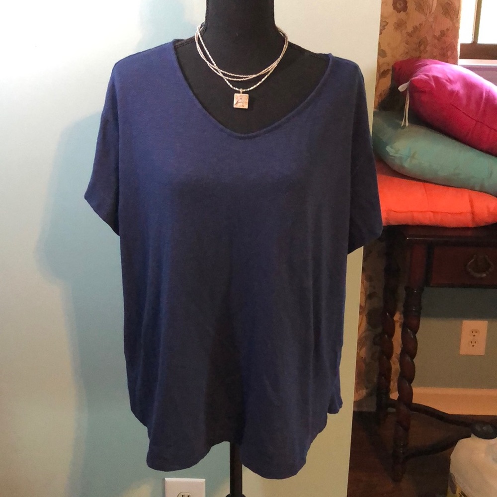 Liz Navy tshirt